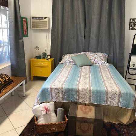 Private Room In The Heart Of Calle Ocho Miami Exteriör bild