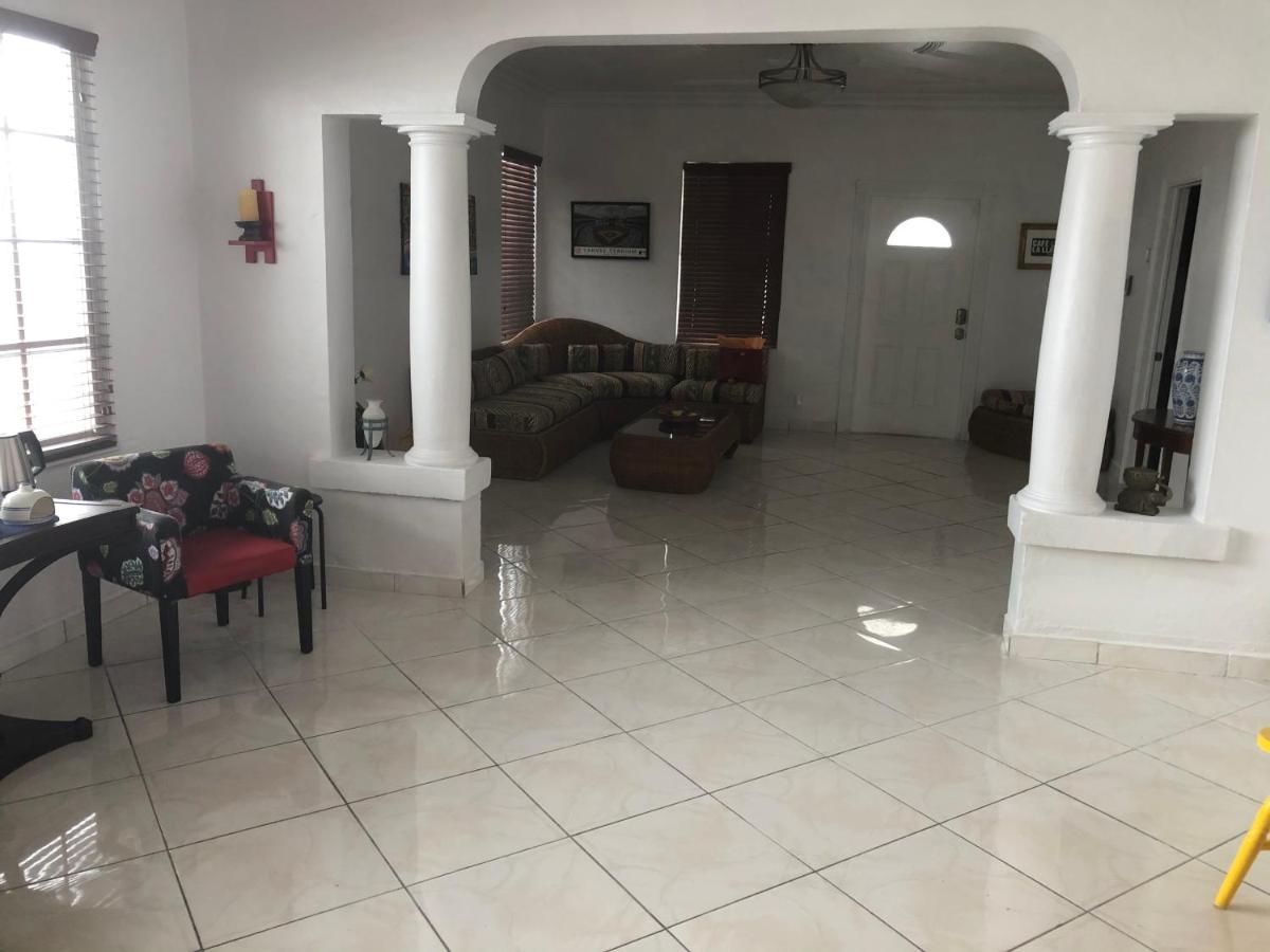 Private Room In The Heart Of Calle Ocho Miami Exteriör bild