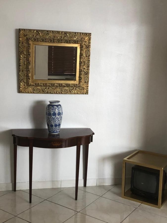 Private Room In The Heart Of Calle Ocho Miami Exteriör bild