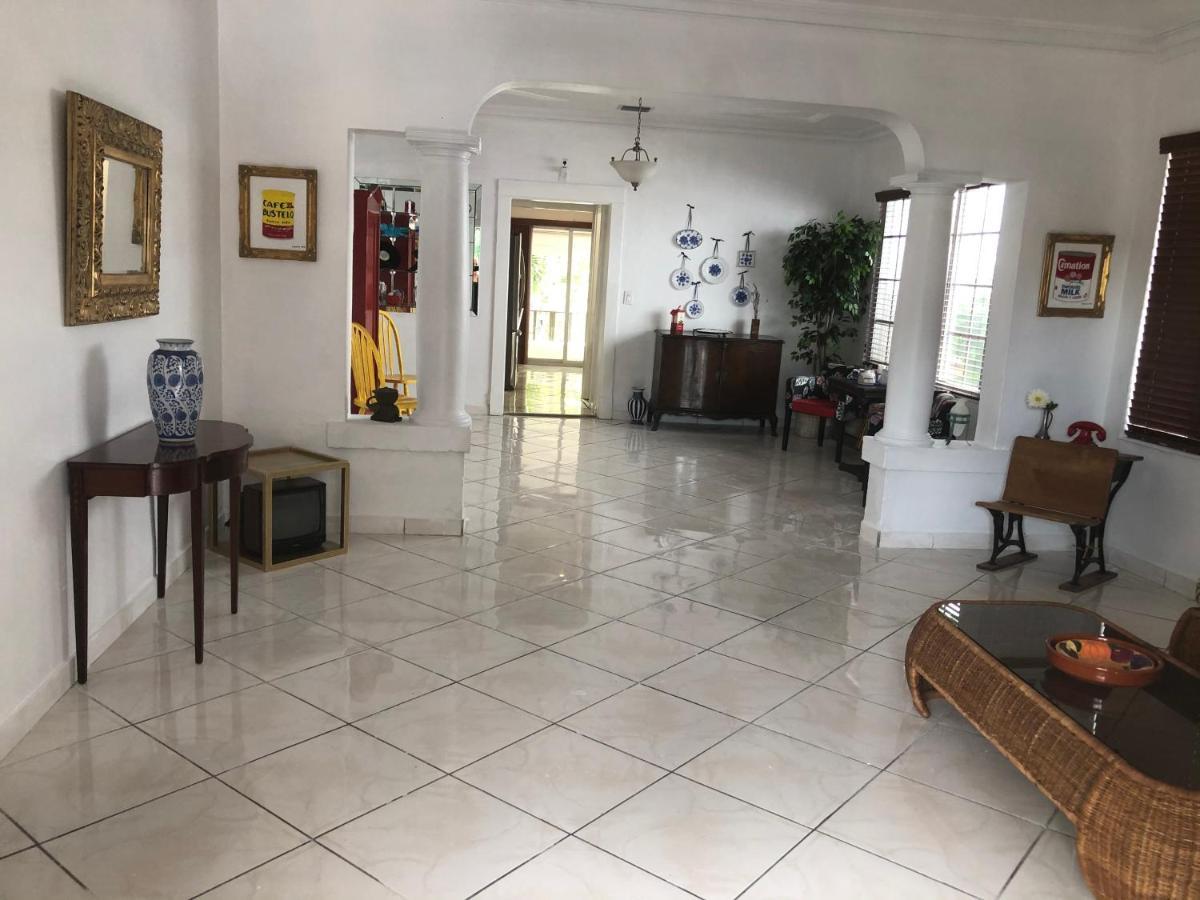 Private Room In The Heart Of Calle Ocho Miami Exteriör bild