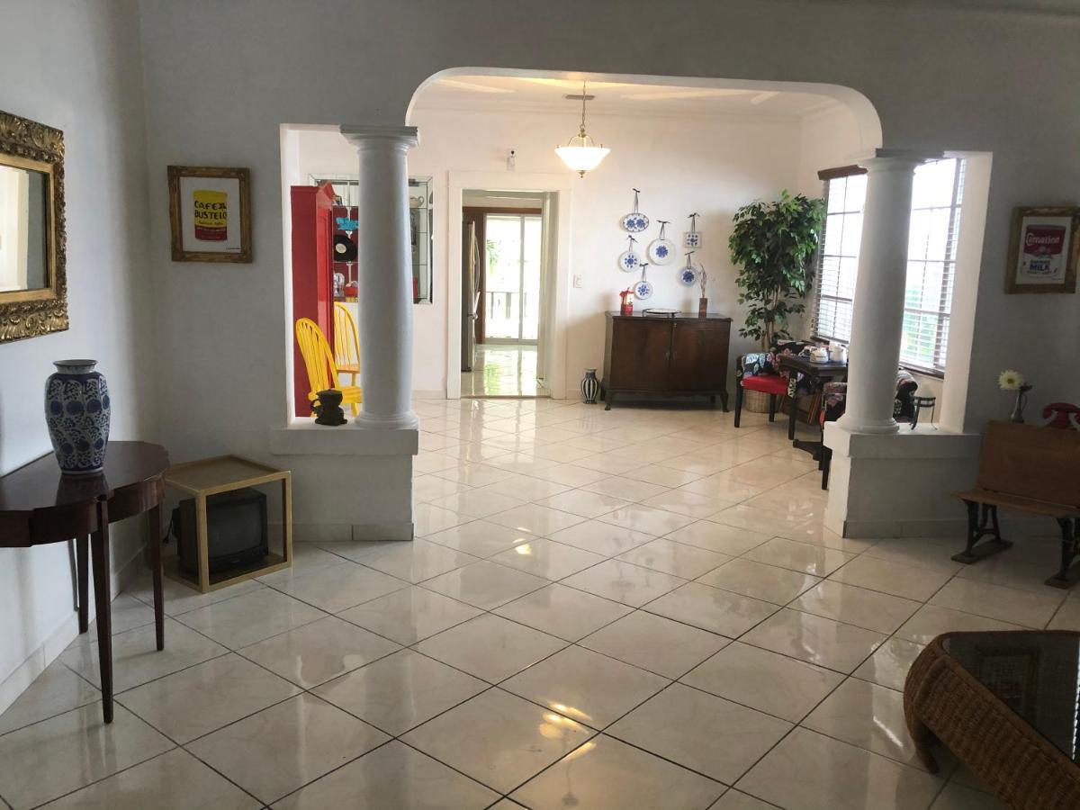 Private Room In The Heart Of Calle Ocho Miami Exteriör bild
