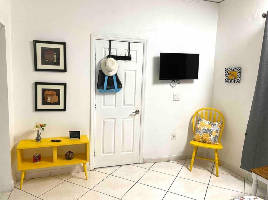 Private Room In The Heart Of Calle Ocho Miami Exteriör bild