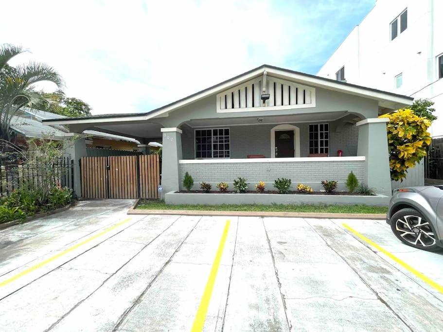 Private Room In The Heart Of Calle Ocho Miami Exteriör bild